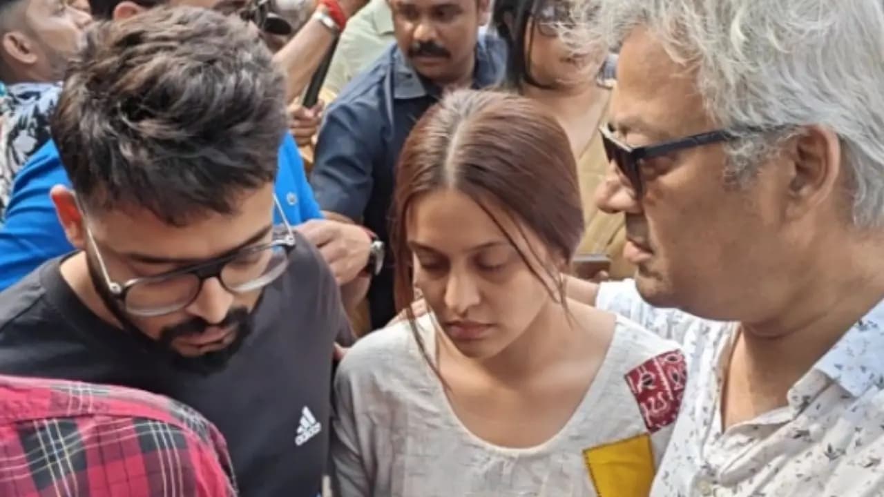 Priyanka Sarkar along with Artist Forum at police station to file FIR demanding investigation into Rahul Arunoday Banerjee's death