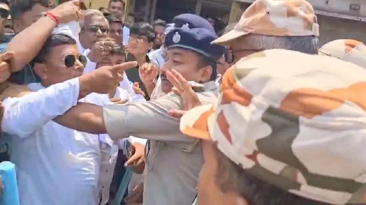 Chaos at Baruipur during Nomination File of TMC Candidate