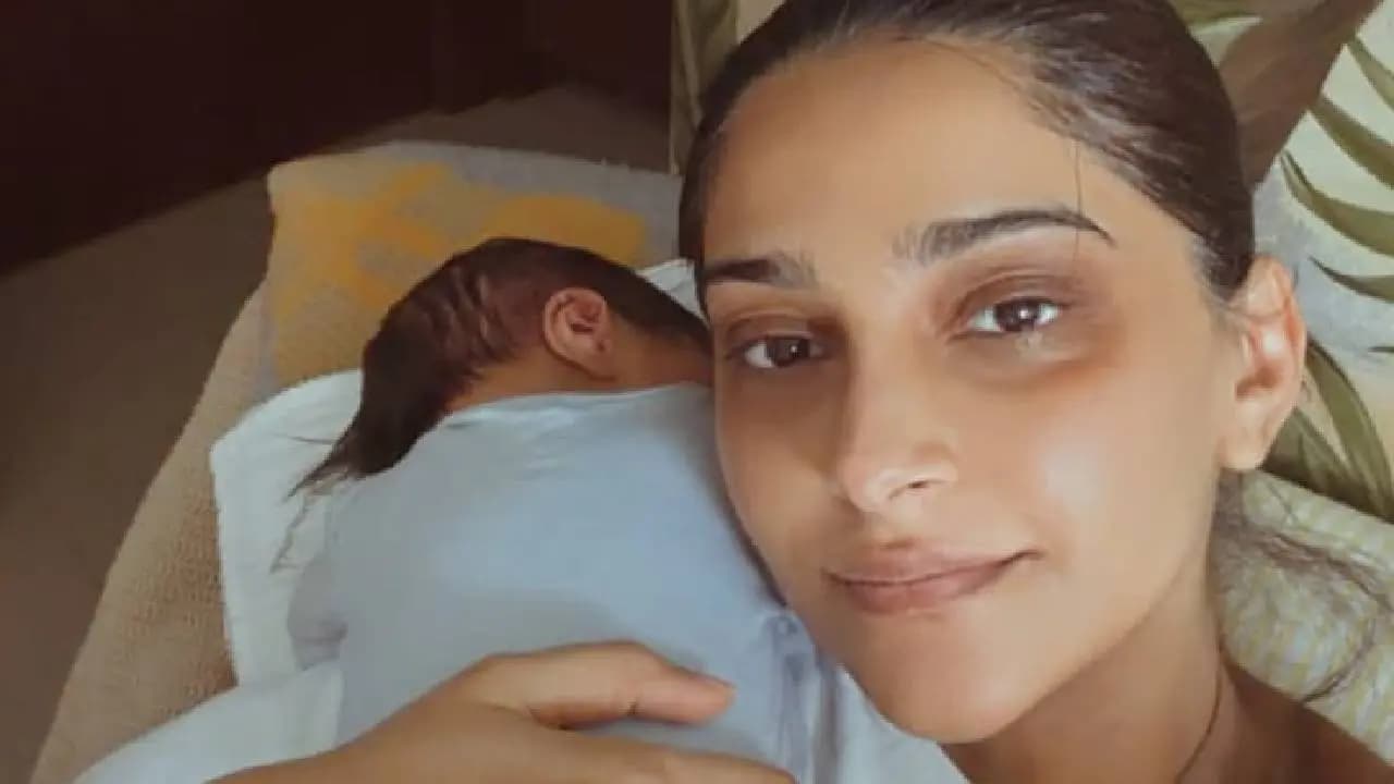 Sonam Kapoor shares her dark circles selfie alongside newborn baby 