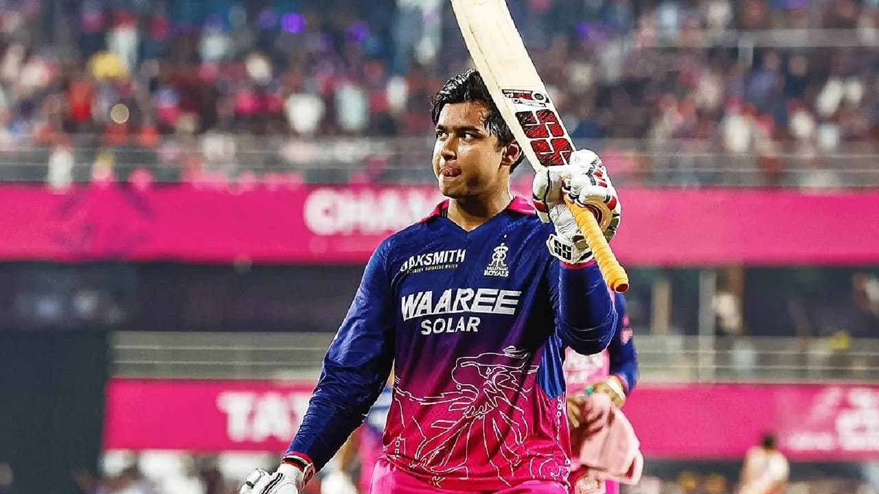 Virat kohli gives autograph on Vaibhav Suryavanshis cap