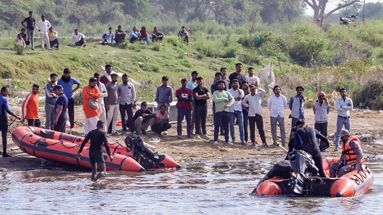 Death toll rose to 15 in yamuna boat tragedy