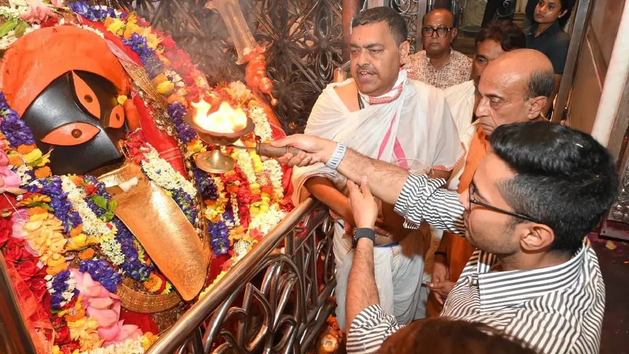 Abhishek Banerjee Visited Kalighat temple