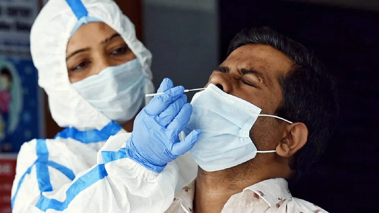 Covid-19 Back In Delhi: Survey Says More than 50 Percent of Households Report Coronavirus, Fever Like Symptoms