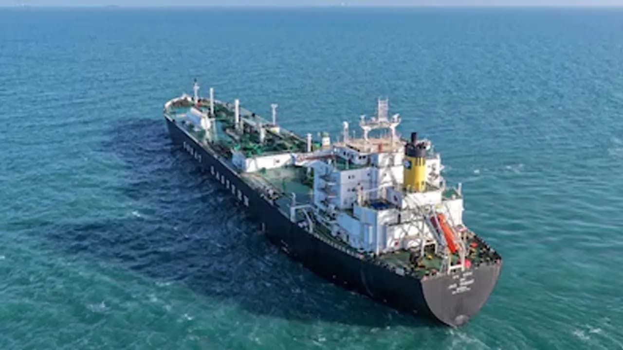 Apprehension Persists Even After Reopening of Hormuz Ships Avoid Strait Of Hormuz 