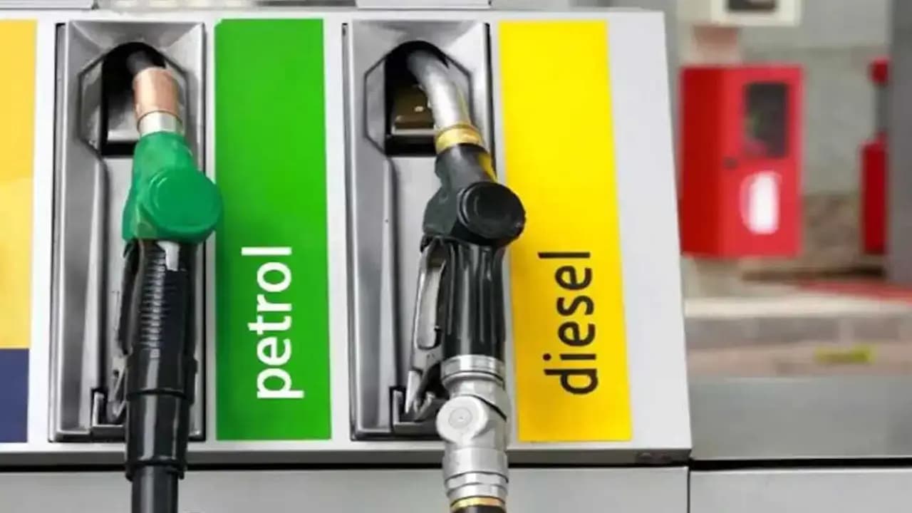 Petrol Diesel rates: Check fuel prices today in Delhi Mumbai Chennai Kolkata and Bengaluru 