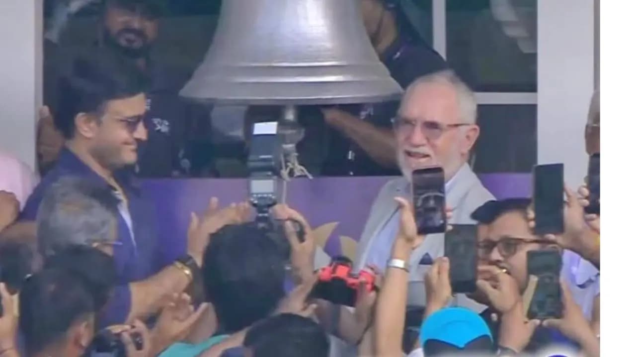 IPL 2026:Former Australian captain Allan Border returns to Eden Gardens and he rings the bell to start KKR-RR match 