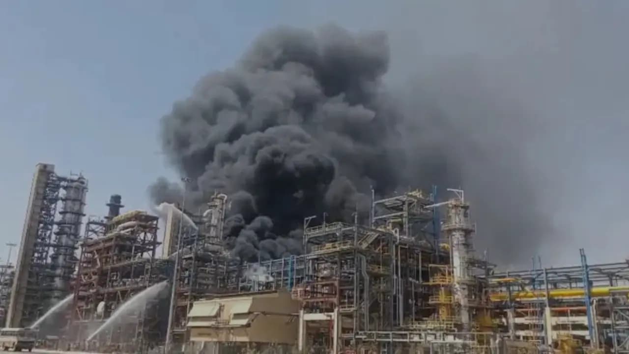 Fire engulfed the Rajasthan refinery before inauguration by PM Narendra Modi