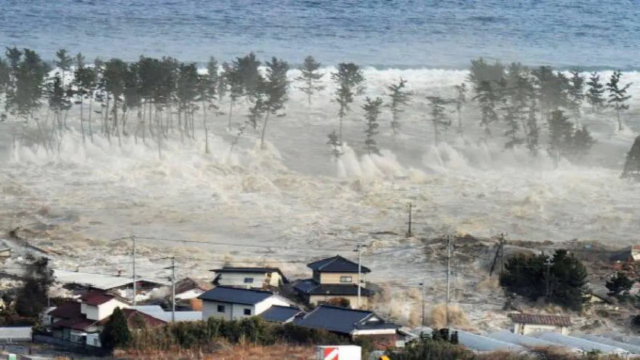 Earthquake Hits Northern Japan, Tsunami Warning Issued 