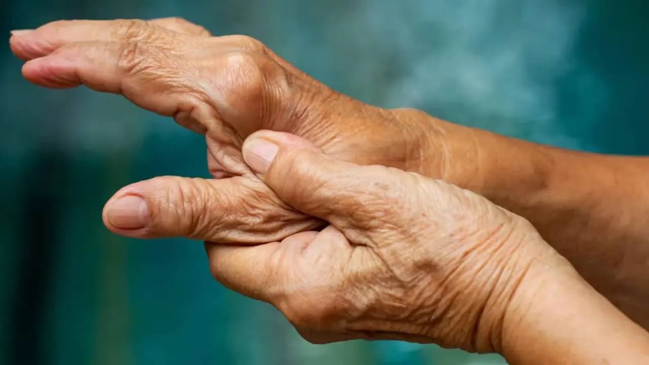 Thumb Arthritis Symptoms: Common Signs and Early Warning Indicators for Patients 