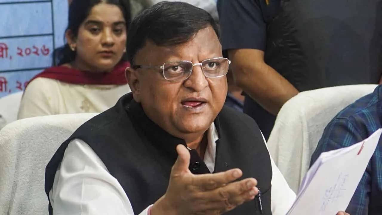 Why are liquor shops closed CEO Manoj is surprised