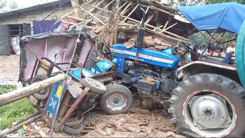 Toilet cleaning car lost control and made accident gnr