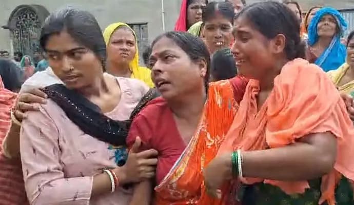 mysterious death of three person in murshidabad, police investigation underway gnr