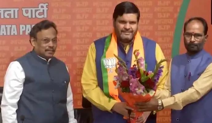 Gourav Vallabh joins BJP hours after quitting Congress