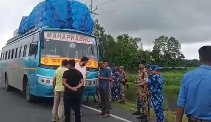 Robbery on a moving bus in Cooch Behar