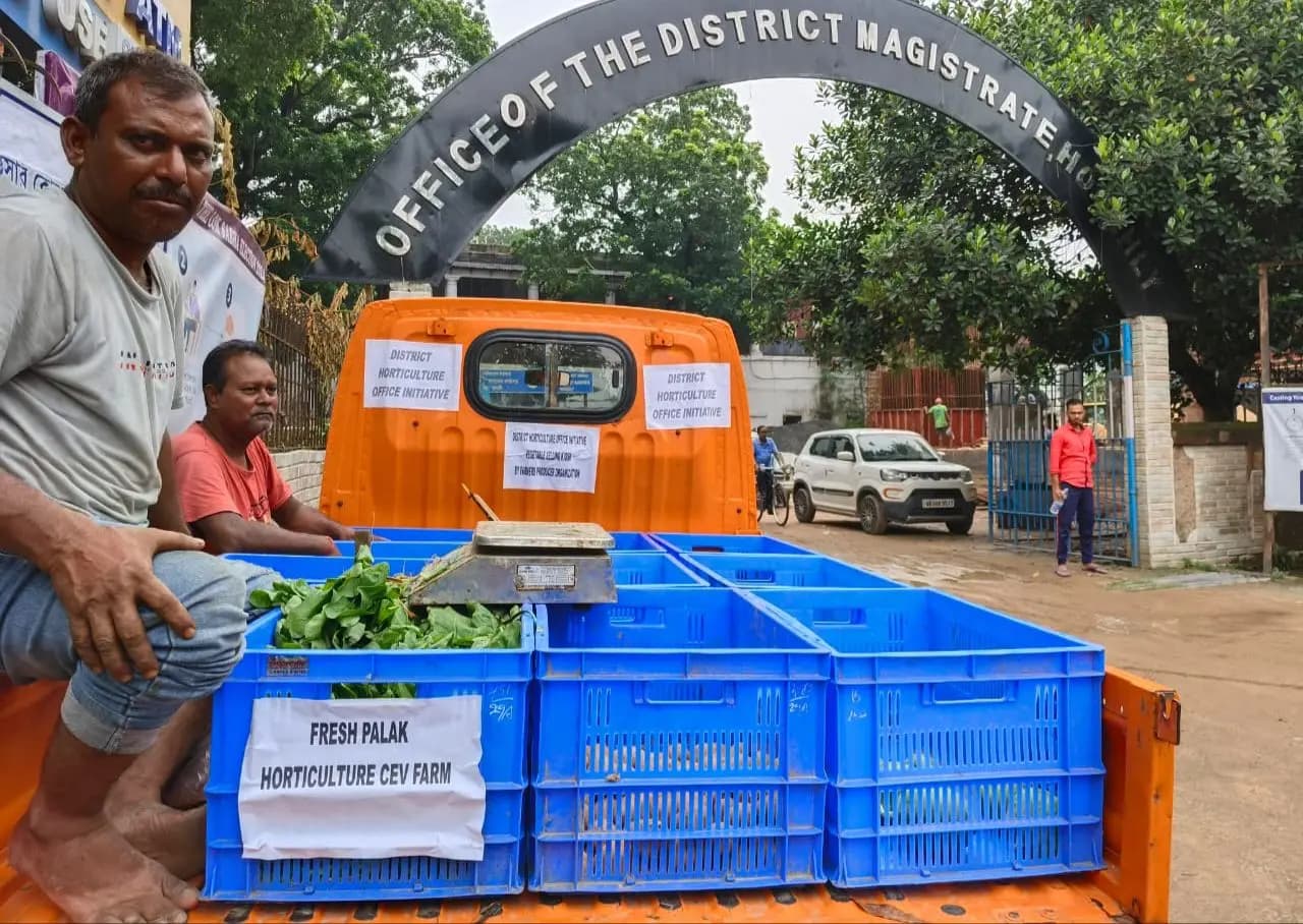 vegetables sell in sufal bangla stall in hooghly rpt