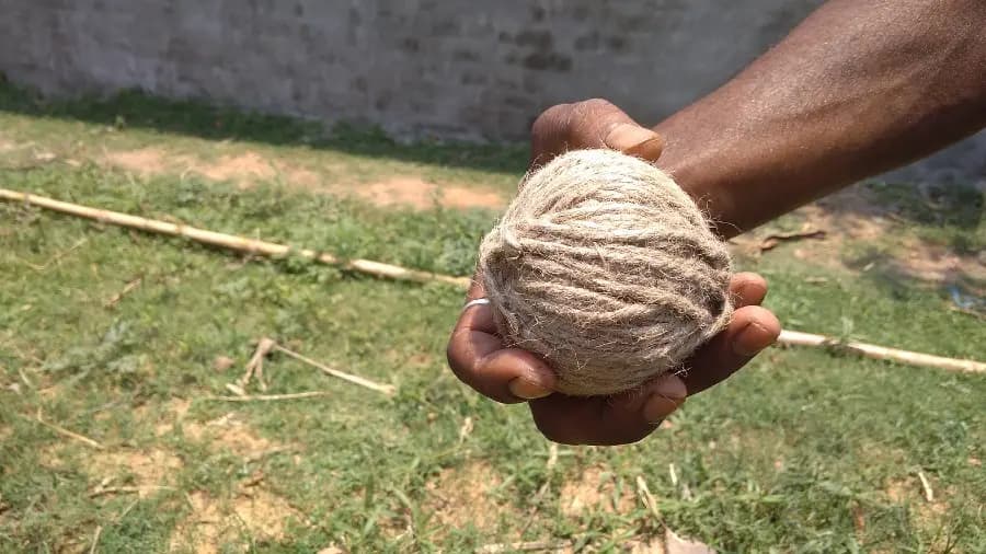 bomb blast, 2 injured