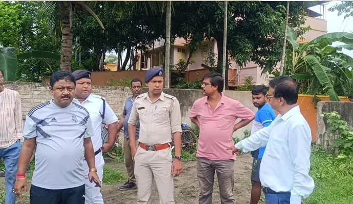 chairman restarts pond digging task at baidyabati gnr