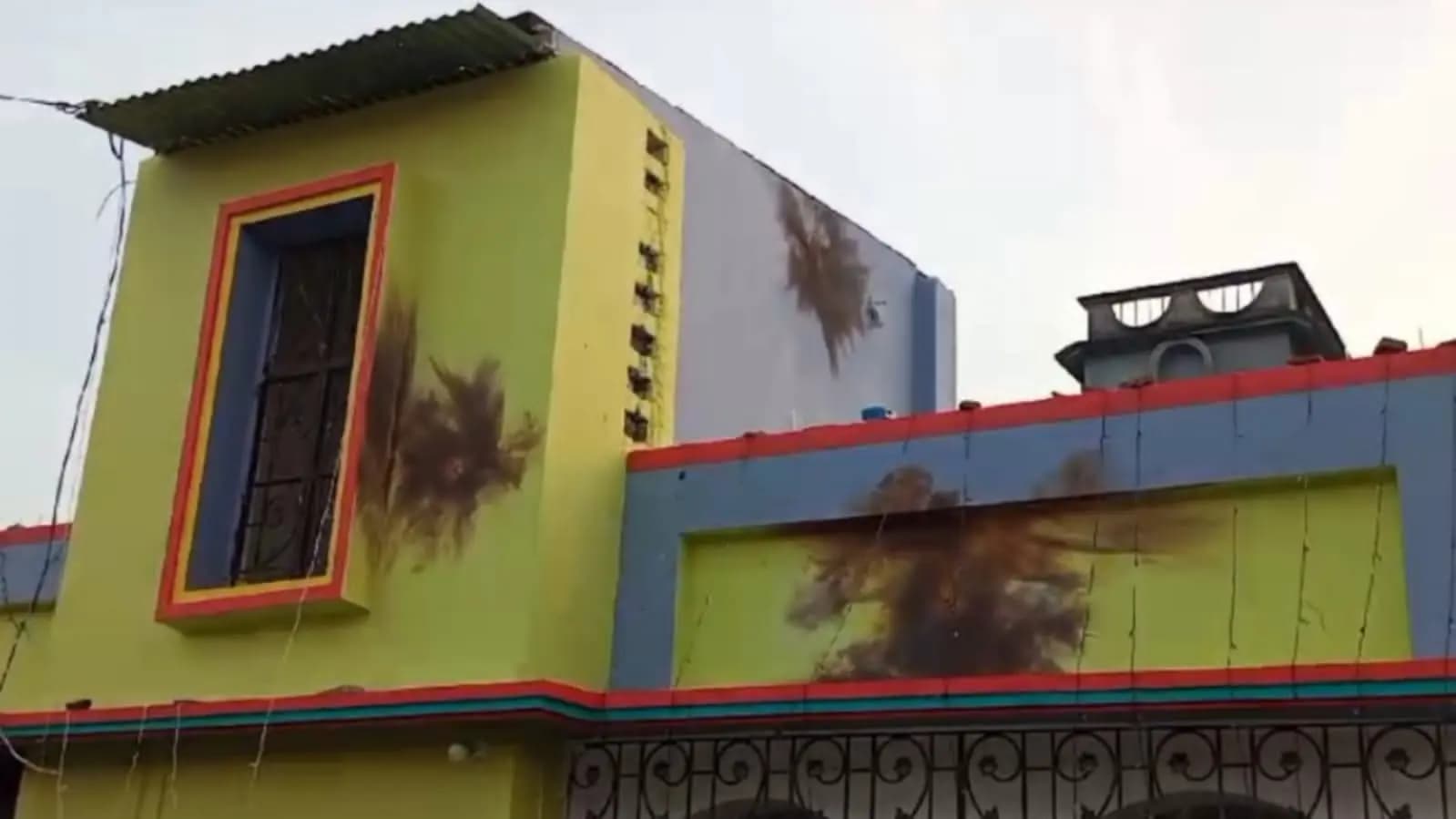 Fight between two villages in raghunathganj on the issue of kalipuja