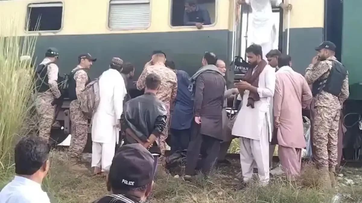 Jaffar express again targeted by militants while heading towards Balochistan