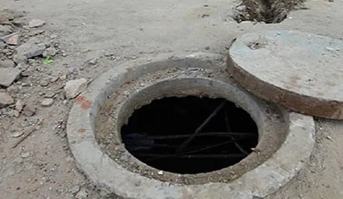 three people died in a septic tank in debra