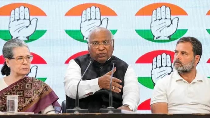 Congress gets fresh Income Tax notices