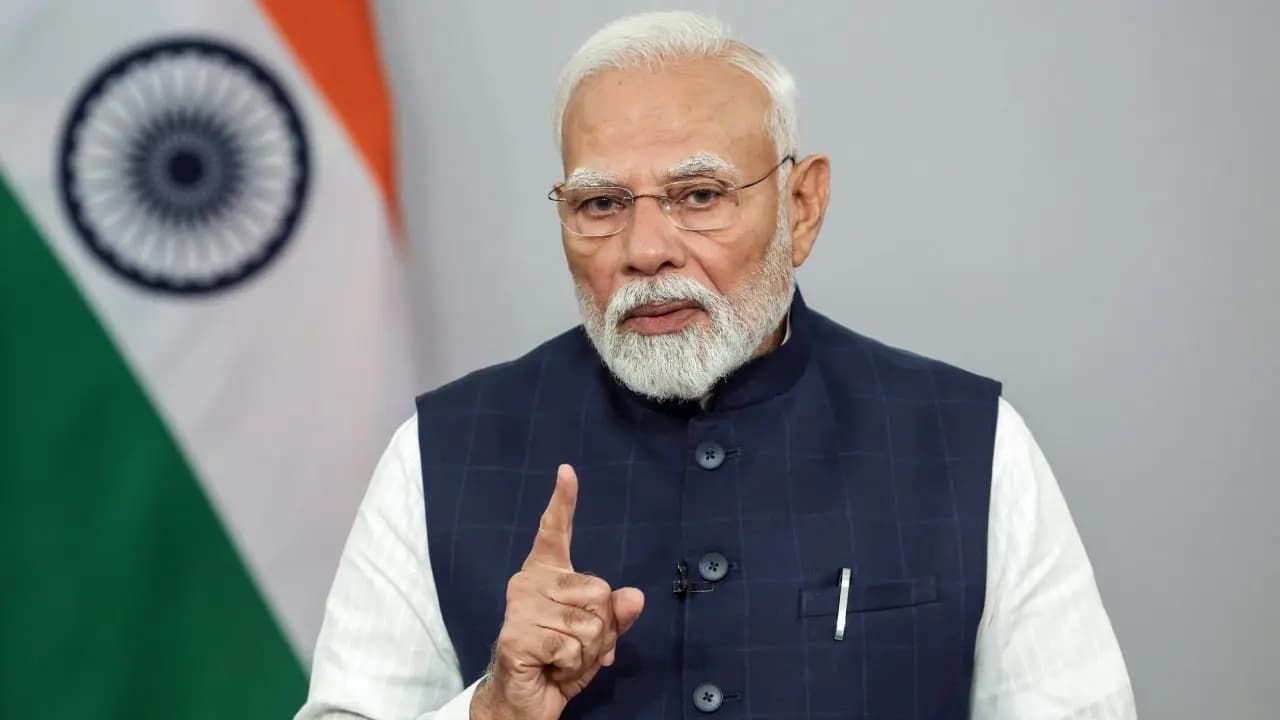 700 citizens complained against pm modi for violating mcc