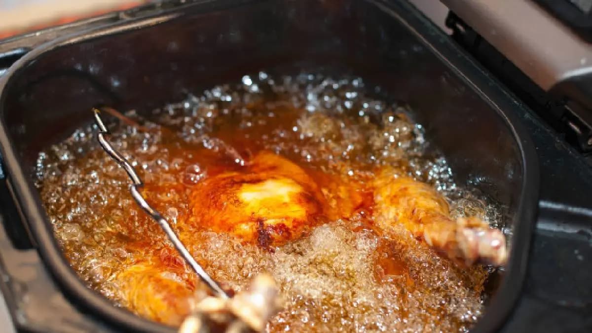 Cooking Tips: Put some salt to prevent oil splitting