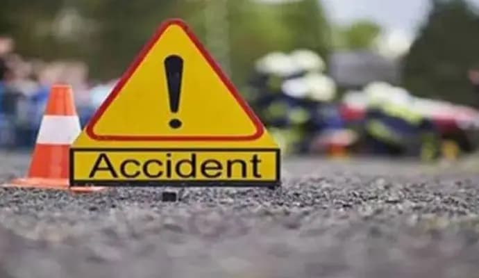 road accident at murshidabad, two dies