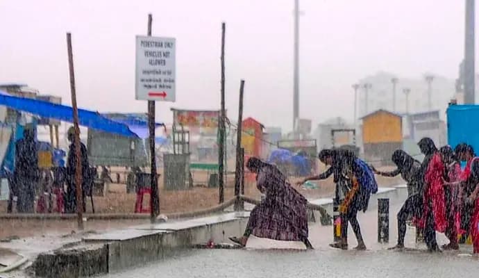 Orange alert for Kerala, Tamil Nadu, schools shut in Puducherry