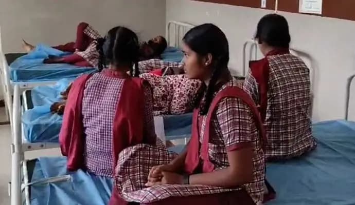 Lizard found in breakfast in Telangana hostel, 35 students fall ill gnr