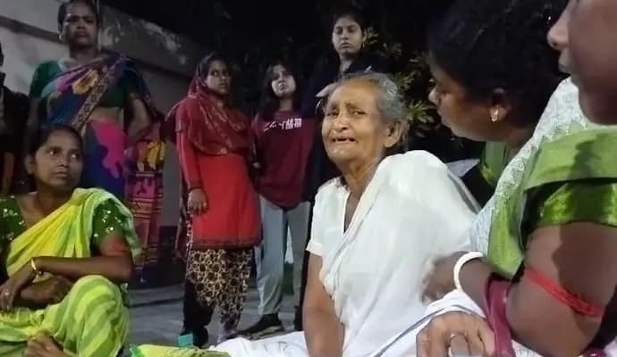 old lady jumps in ganga at hoogly gnr