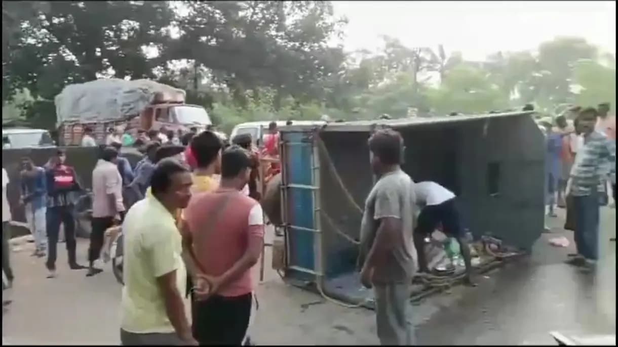 Mogalmari car and bus collision one killed seven injured gnr