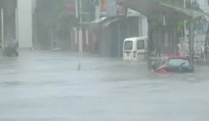 Rain Pounds Chennai Amid Cyclone Michaung Warning, Flights Hit, Runway Shut