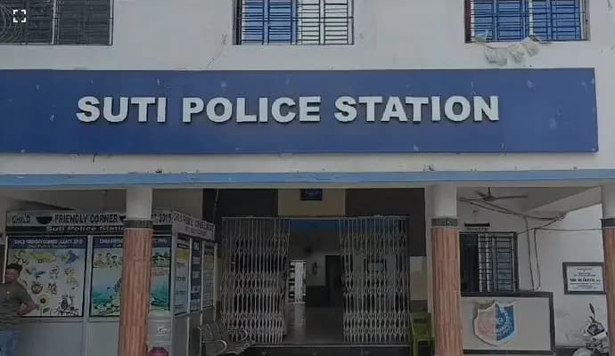 explosive rescued from murshidabad, three arrest gnr