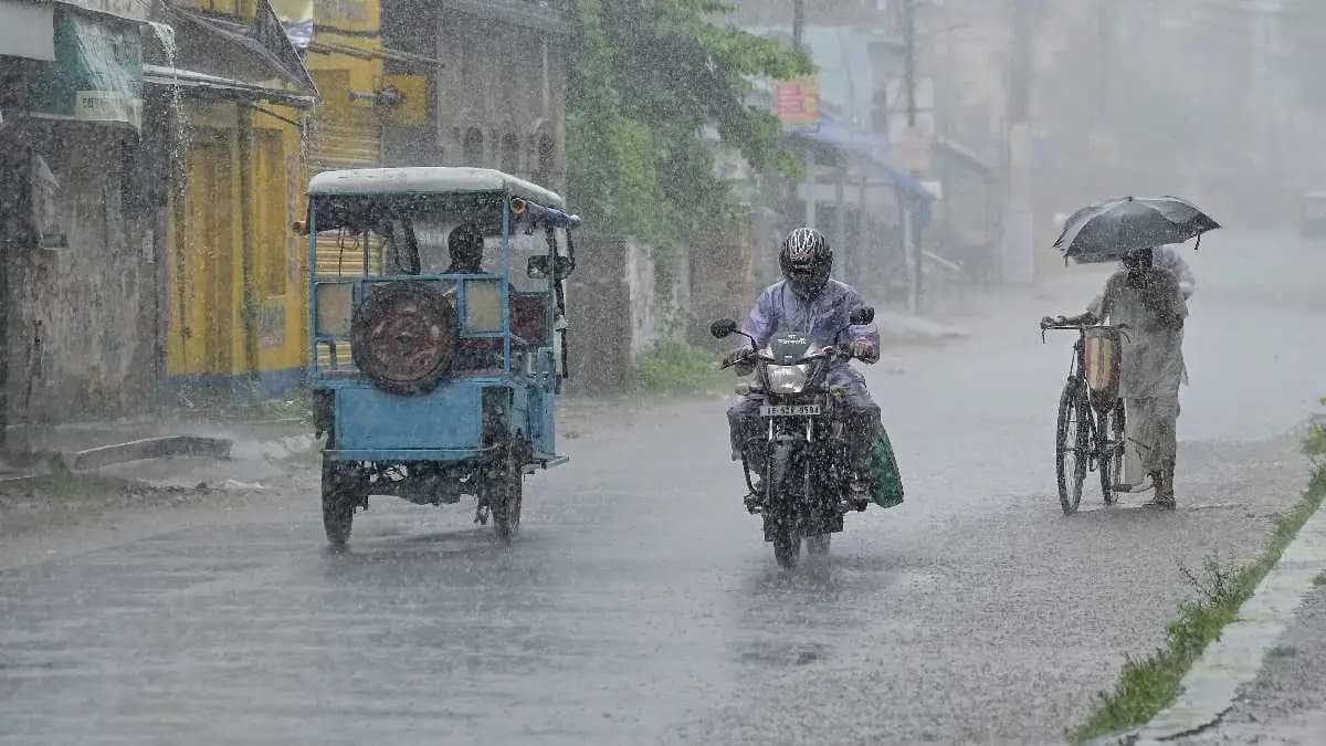IMD Weather Update heavy rainfall in West Bengal