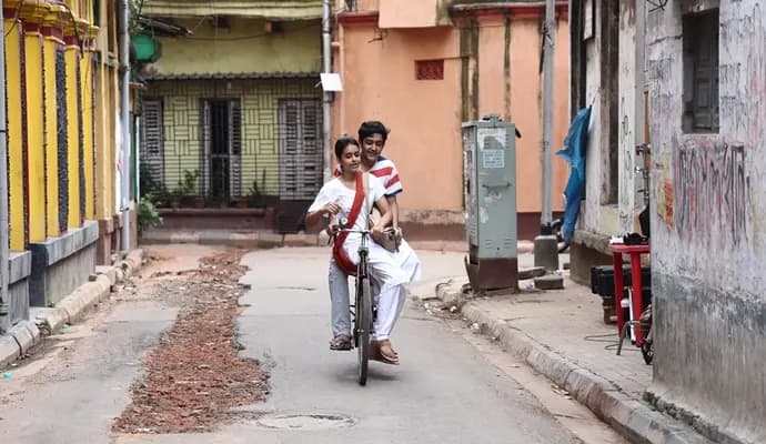 Arghya Basu Roy Did Romantic Scene hide mother In Dabaru
