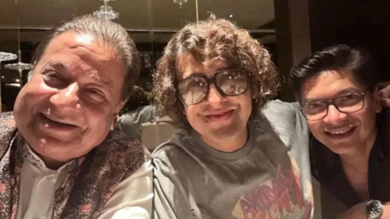 Anup Jalota Shares A Pic With Sonu Nigam And Shaan, "Two Incredibly Talented Voices, music has united us" 