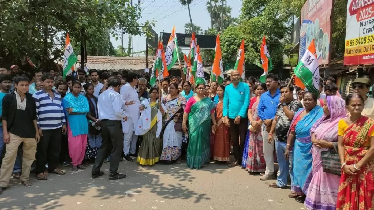 Protest against railways evacuation operation in hooghly
