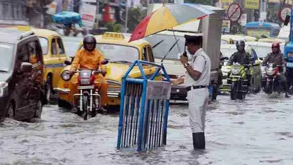 IMD Weather Forecast Heavy Rainfall Thunderstorm Warning in Seven Districts in West Bengal