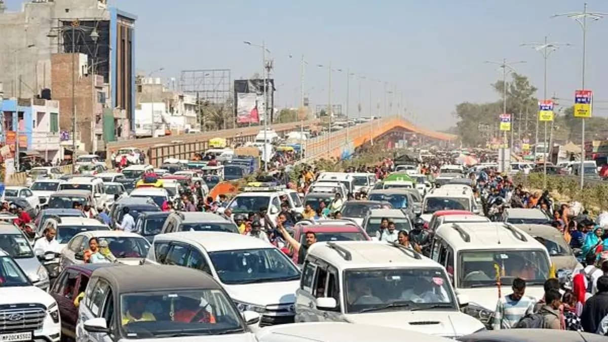 Pilgrims are stuck in huge traffic on their way to Maha Kumbh, may take several days to clear the road gnr
