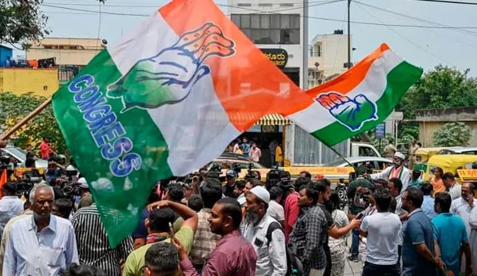 Congress Puts Bar Codes Behind Chairs For Crowdfunding