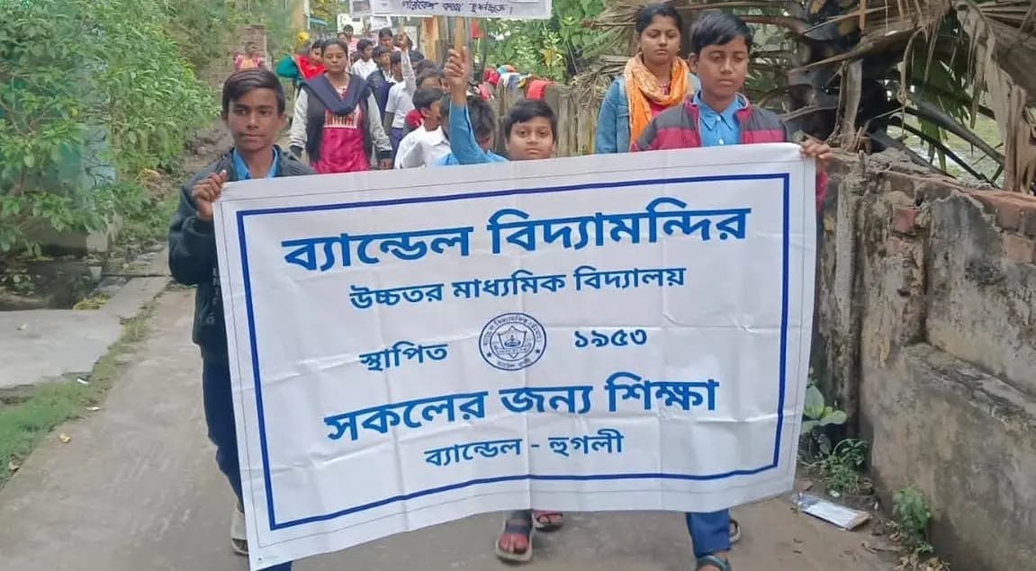 Garbage  in schools, processions of students down the streets