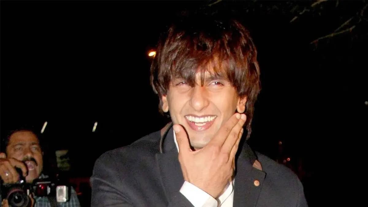 Clean shaven Ranveer Singh steps out with Deepika Padukone for Ganpati darshan