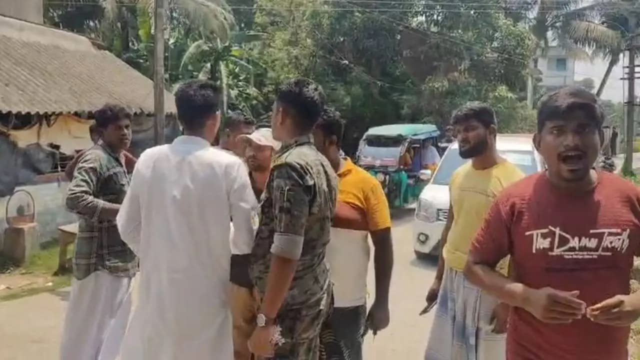 There was a heated argument between BJP and Trinamool workers at Nainan booth in Nandigram