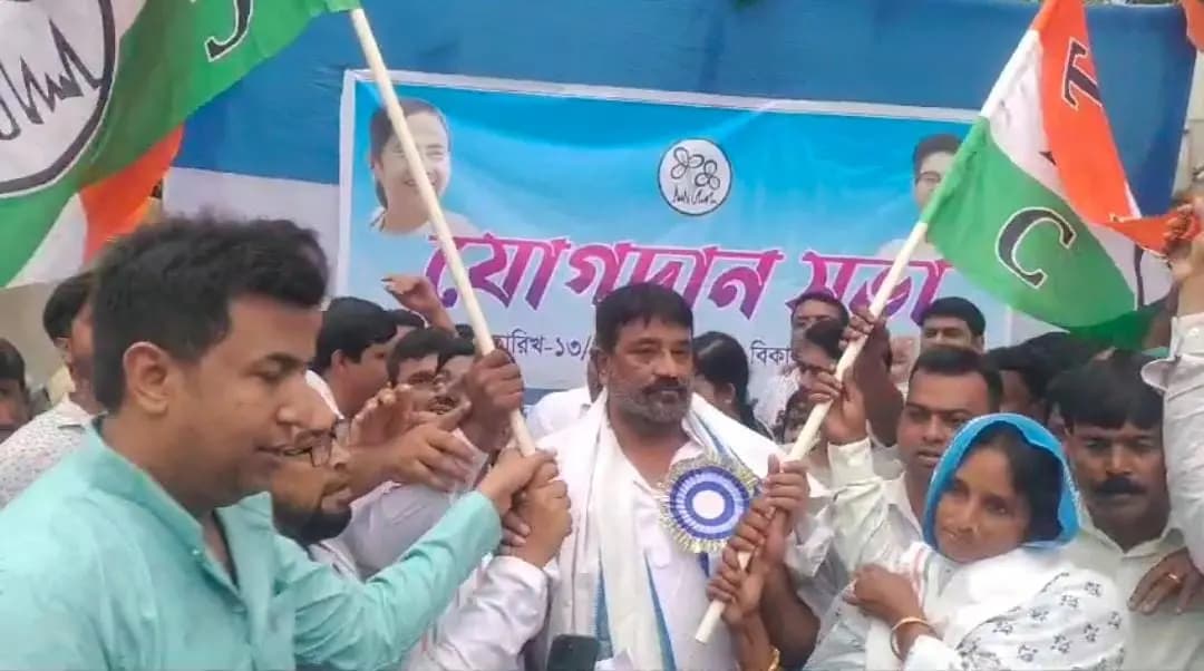 Congress president of raninagar 2 panchayat joined tmc as congress lots power in murshidabad