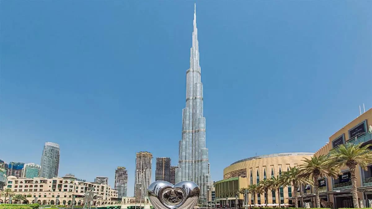 What is cost of cheapest and most expensive flat in Dubai Burj Khalifa