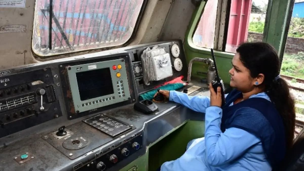 What loco pilot and assistant loco pilot communicate whole night while other passengers are asleep