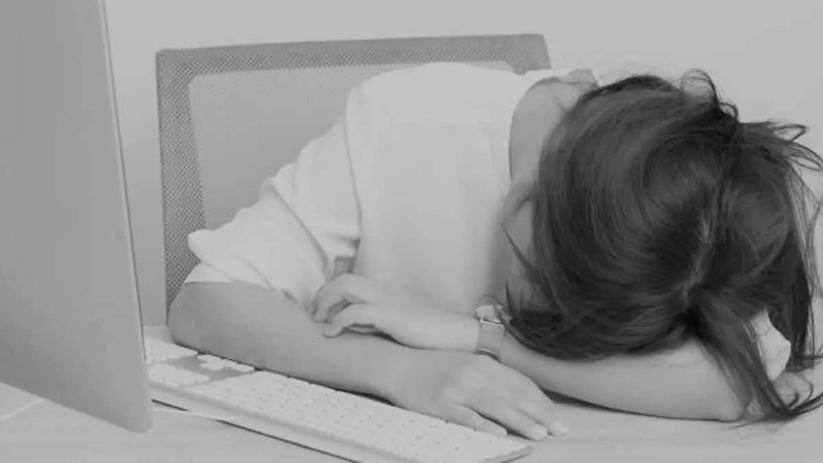 Woman Dies After Falling Off Chair In Office in Lucknow_gnr