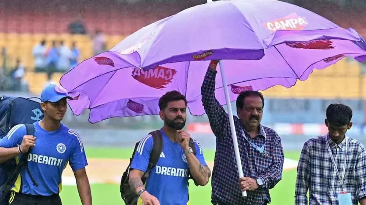 Virat Kohli Sends Bengaluru Crowd Into Frenzy On Rain-Affected Day  spt
