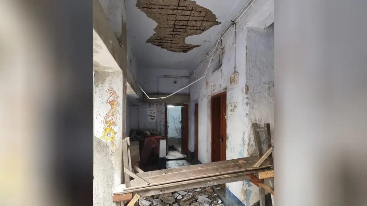School building collapsed leaving two students injured